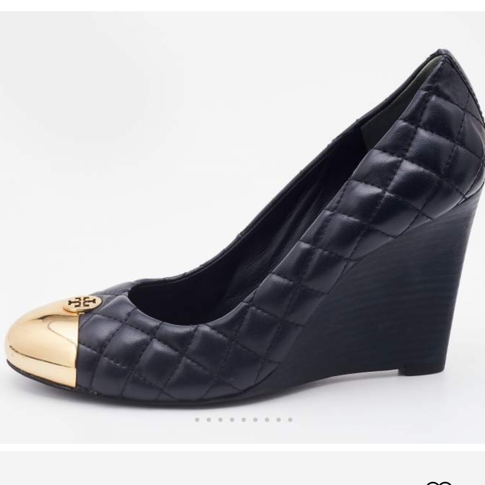 Tory Burch Kaitlyn Metal Cap Quilted Wedge Pumps size 10 Worn Once!!! Navy/Gold